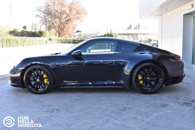 PORSCHE 911 Carrera 4S